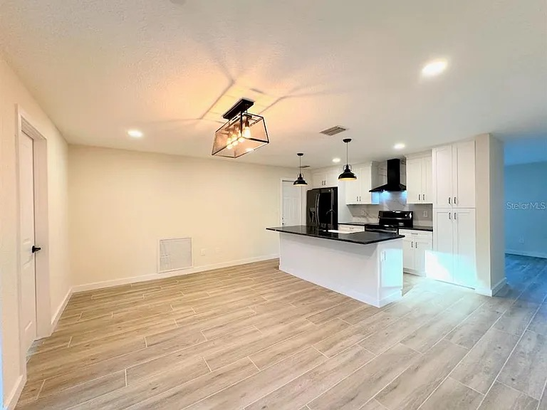 4700 Chancellor St Ne - Photo 4 of 10