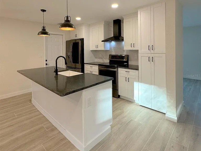 4700 Chancellor St Ne - Photo 5 of 10