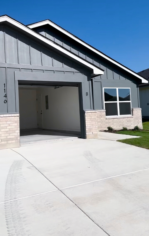 1146 Lindsey Dr #B - Photo 3 of 19