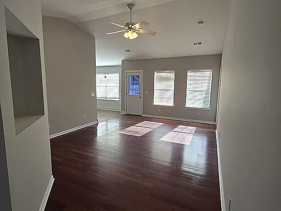 510 Cypress Cv - Photo 2 of 13