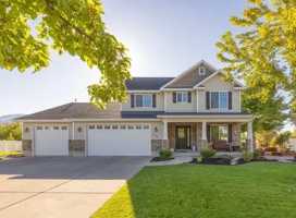 featured image of 1390 W Henrys Pt Dr