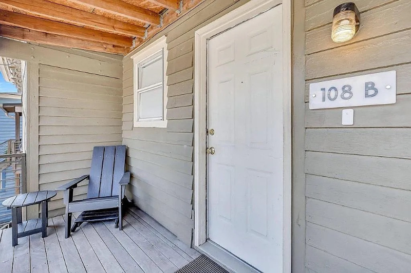 108 E Anderson St #B - Photo 2 of 15