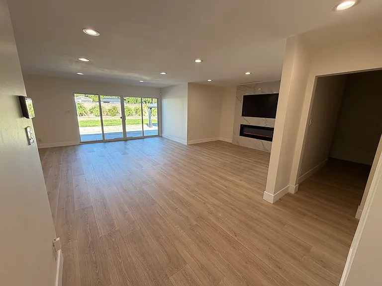 20345 Gresham St - Photo 2 of 18