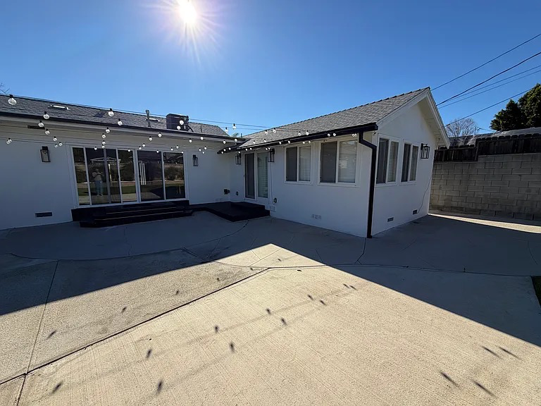 20345 Gresham St - Photo 4 of 18