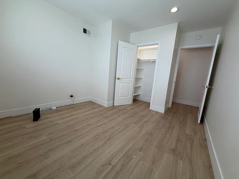 20345 Gresham St - Photo 5 of 18