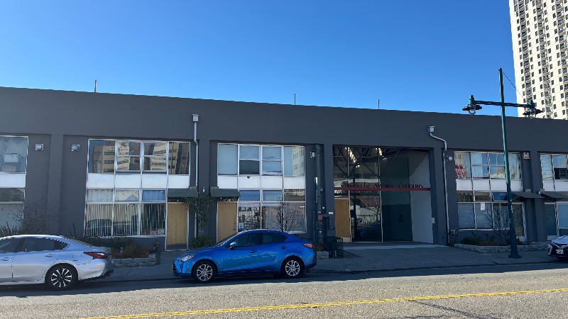 6025 Christie Ave - Photo 7 of 11