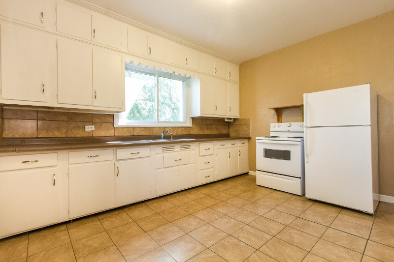 571 Angella St - Photo 7 of 20