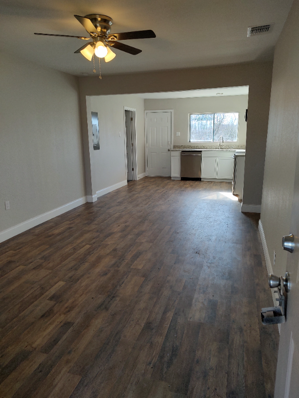 8905 Seacliff St - Photo 2 of 12