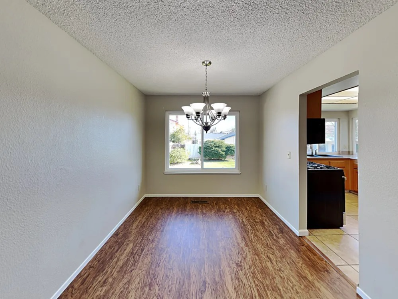 7437 Palmer House Dr - Photo 3 of 13