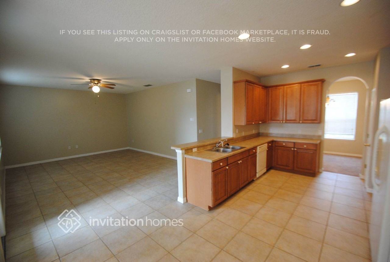 3117 Duxbury Dr - Photo 3 of 7