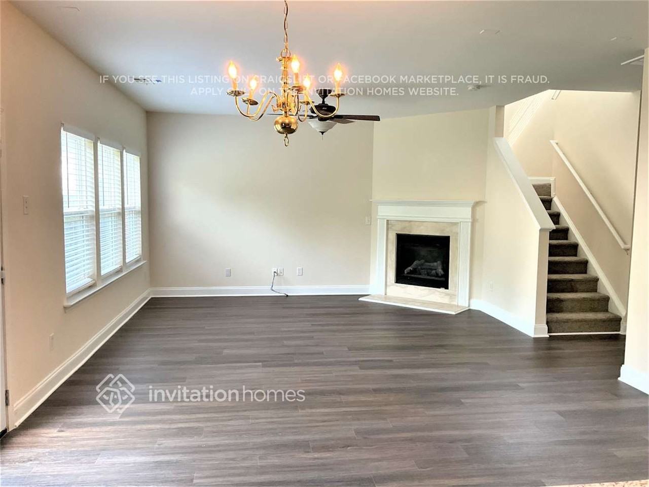 2415 Harwood Hills Ln - Photo 2 of 11