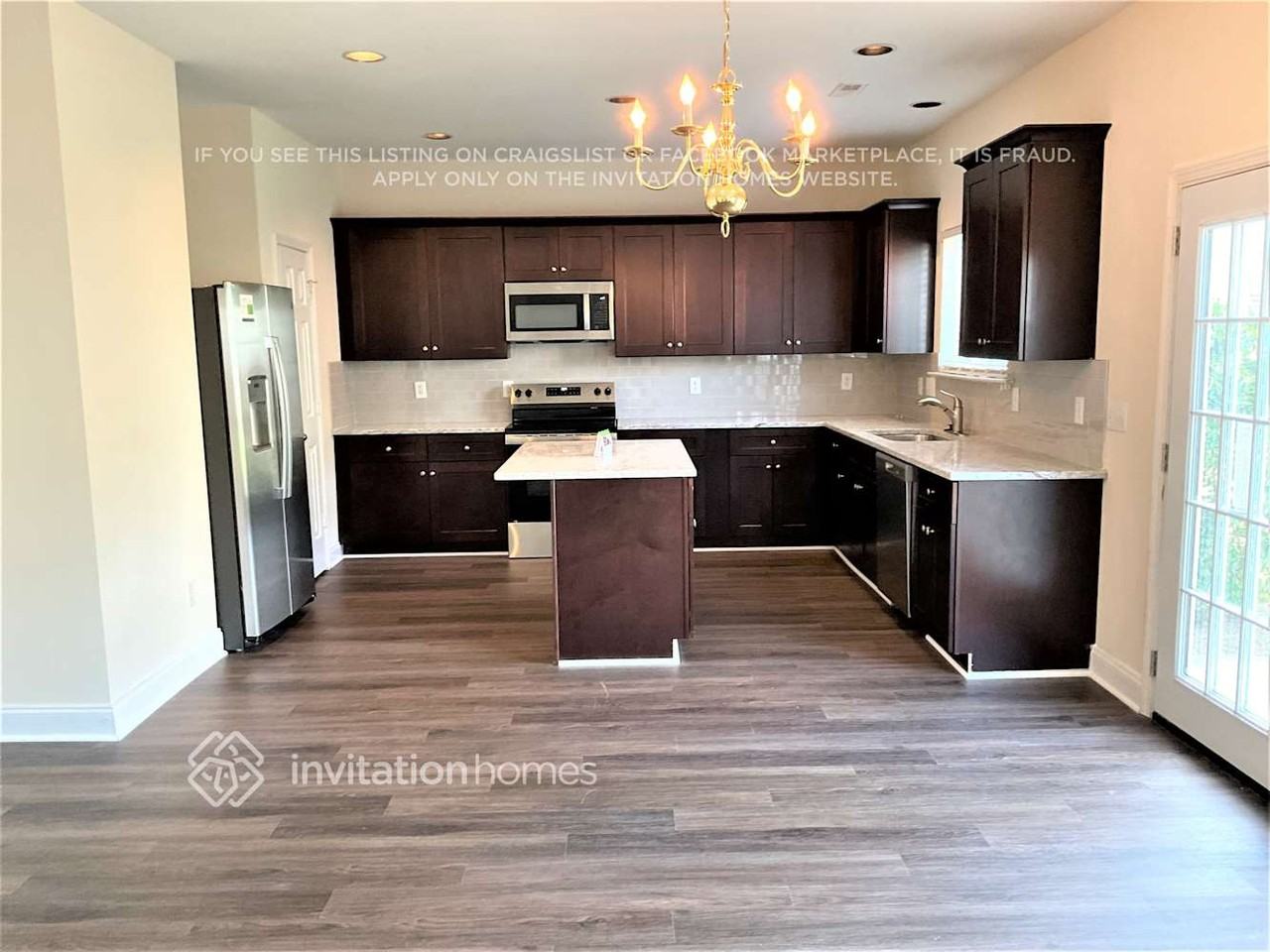 2415 Harwood Hills Ln - Photo 3 of 11