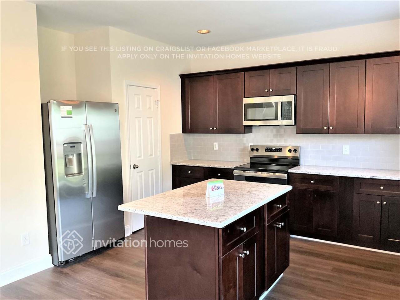 2415 Harwood Hills Ln - Photo 4 of 11