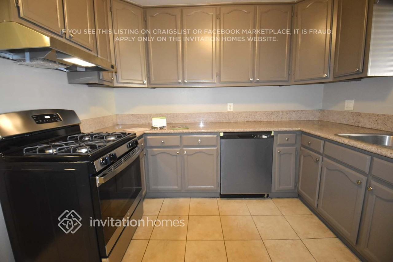 22310 Devlin Ave - Photo 4 of 13