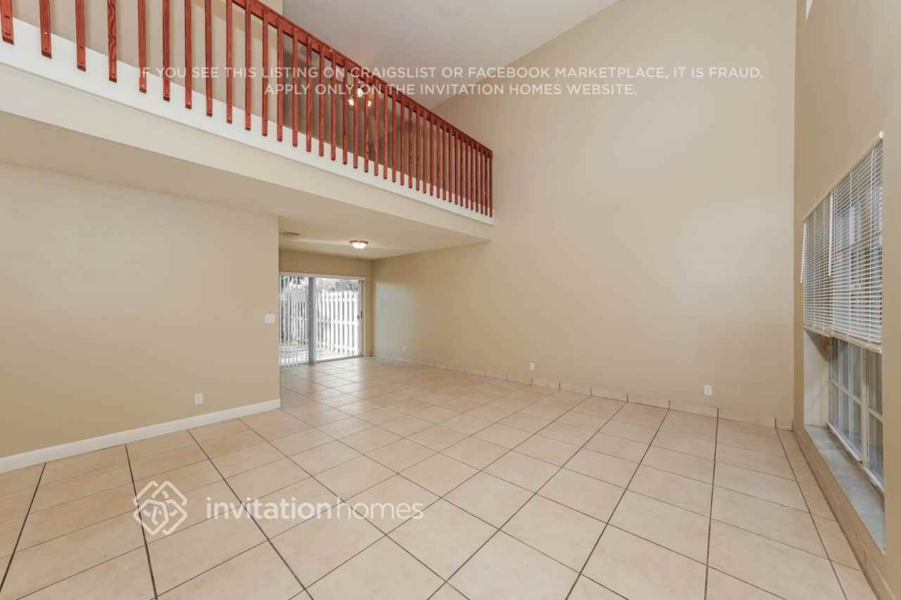 10154 Aqua Vista Way - Photo 4 of 18