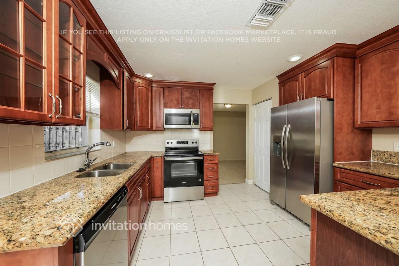 10154 Aqua Vista Way - Photo 7 of 18