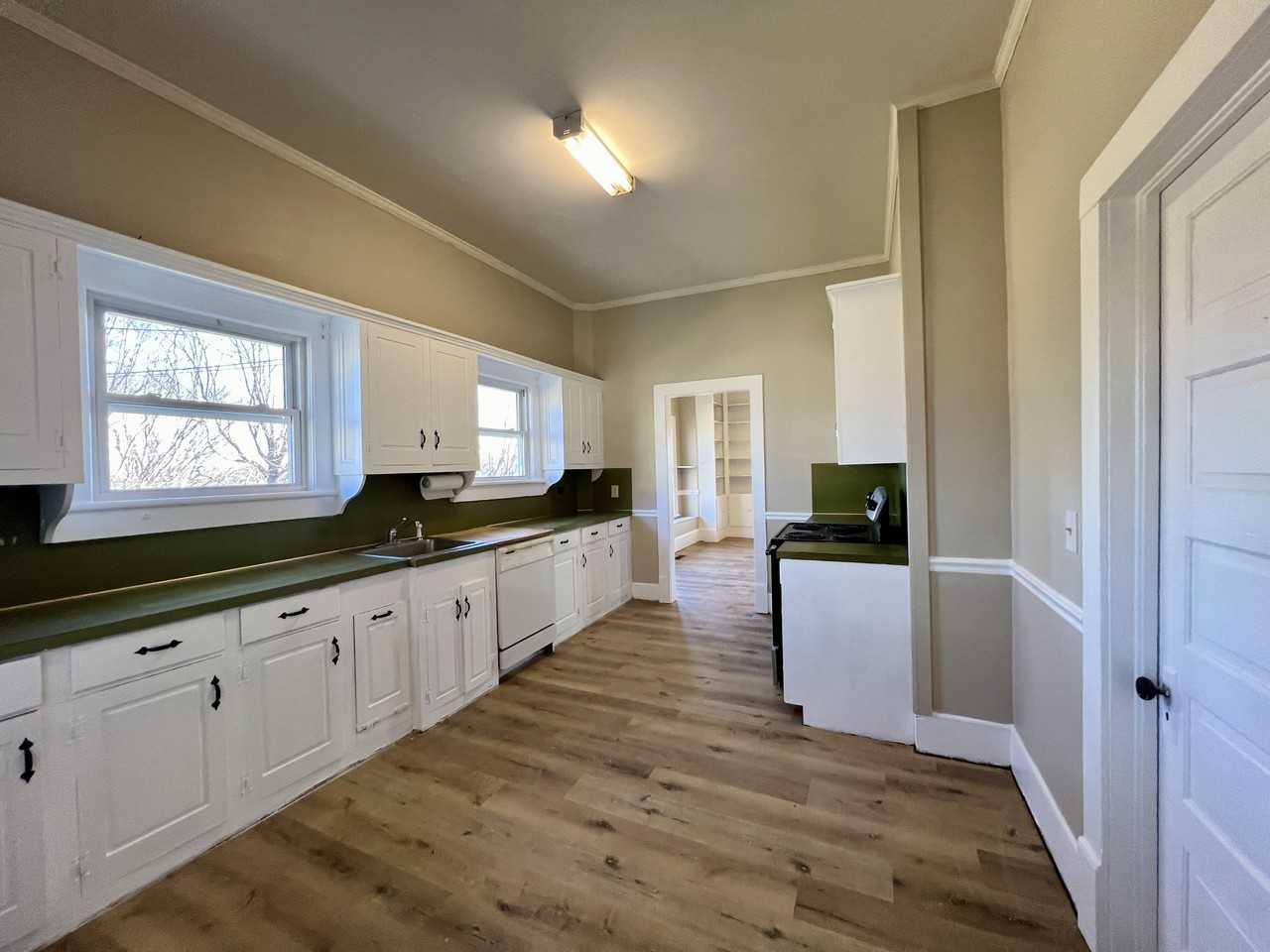 201 E Cowles St #1 - Photo 4 of 16