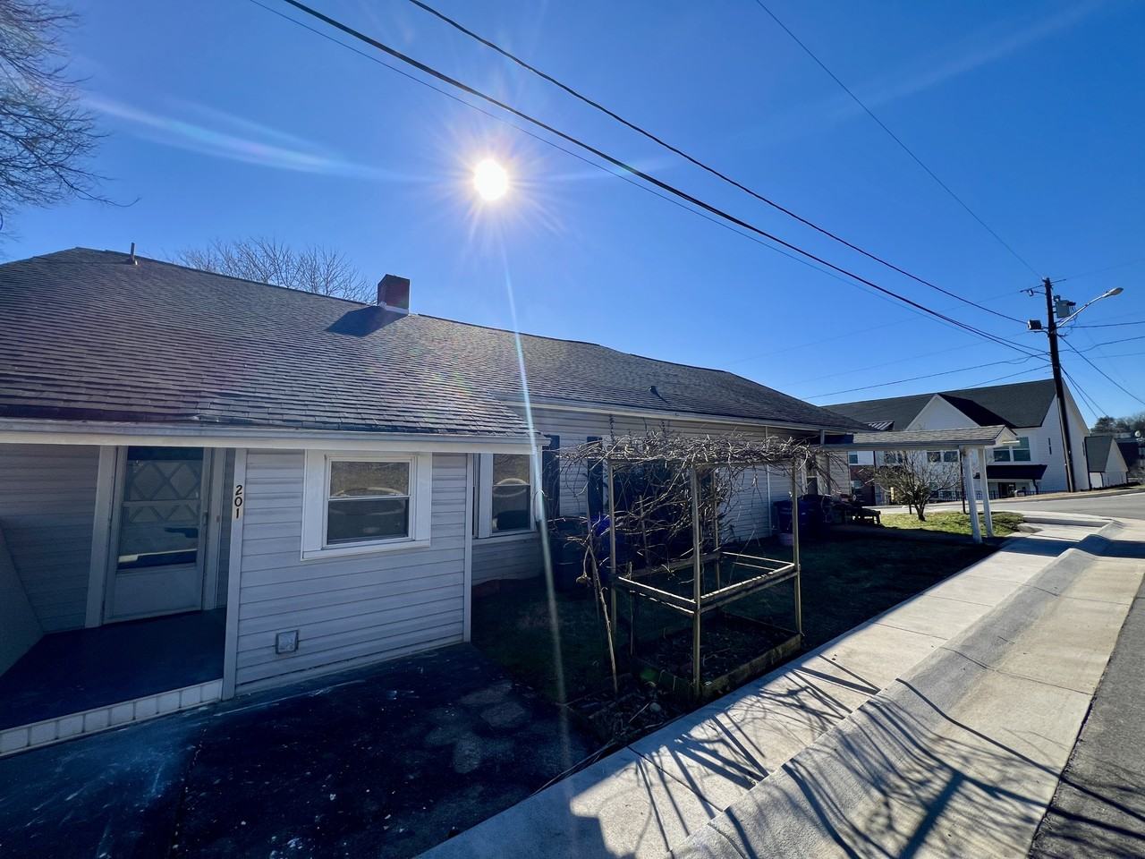 201 E Cowles St #1 - Photo 6 of 16