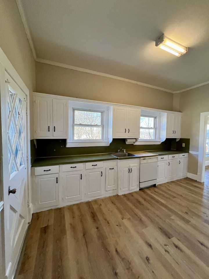 201 E Cowles St #1 - Photo 7 of 16