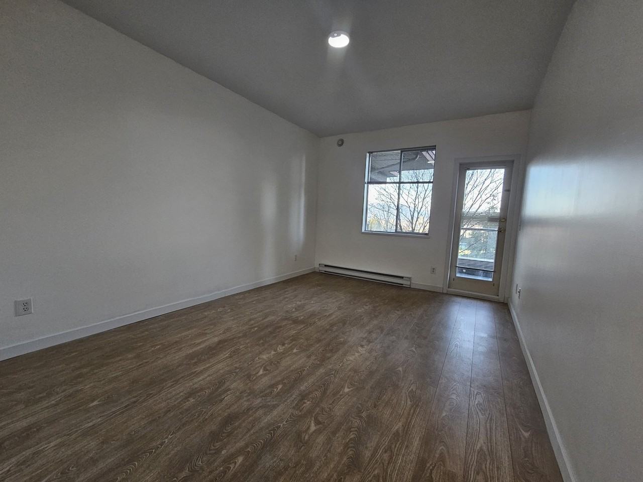 4951 Sanders St - Photo 3 of 8