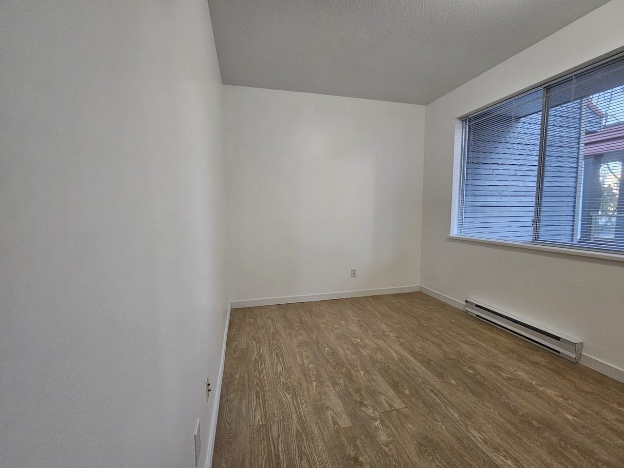 4951 Sanders St - Photo 5 of 8