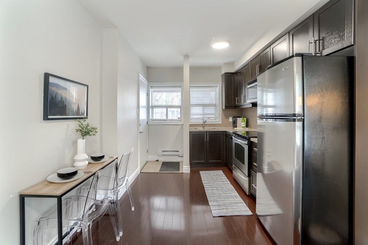 655 Coxwell Ave - Photo 2 of 11