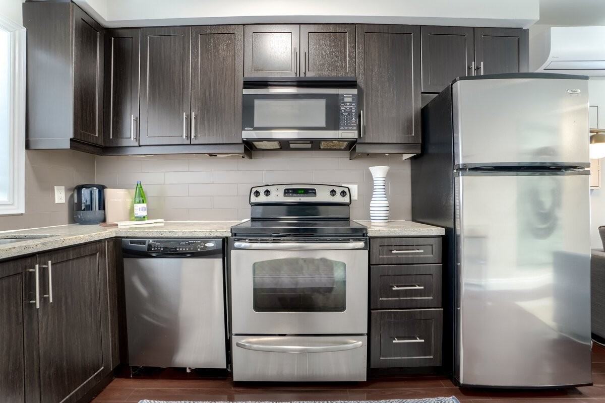 655 Coxwell Ave - Photo 3 of 11