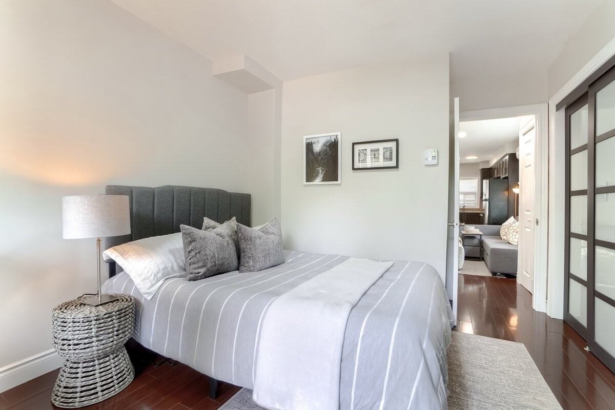 655 Coxwell Ave - Photo 4 of 11