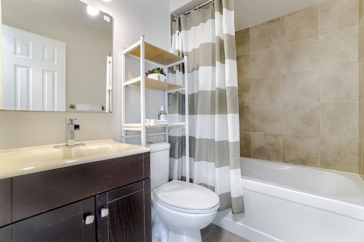 655 Coxwell Ave - Photo 6 of 11