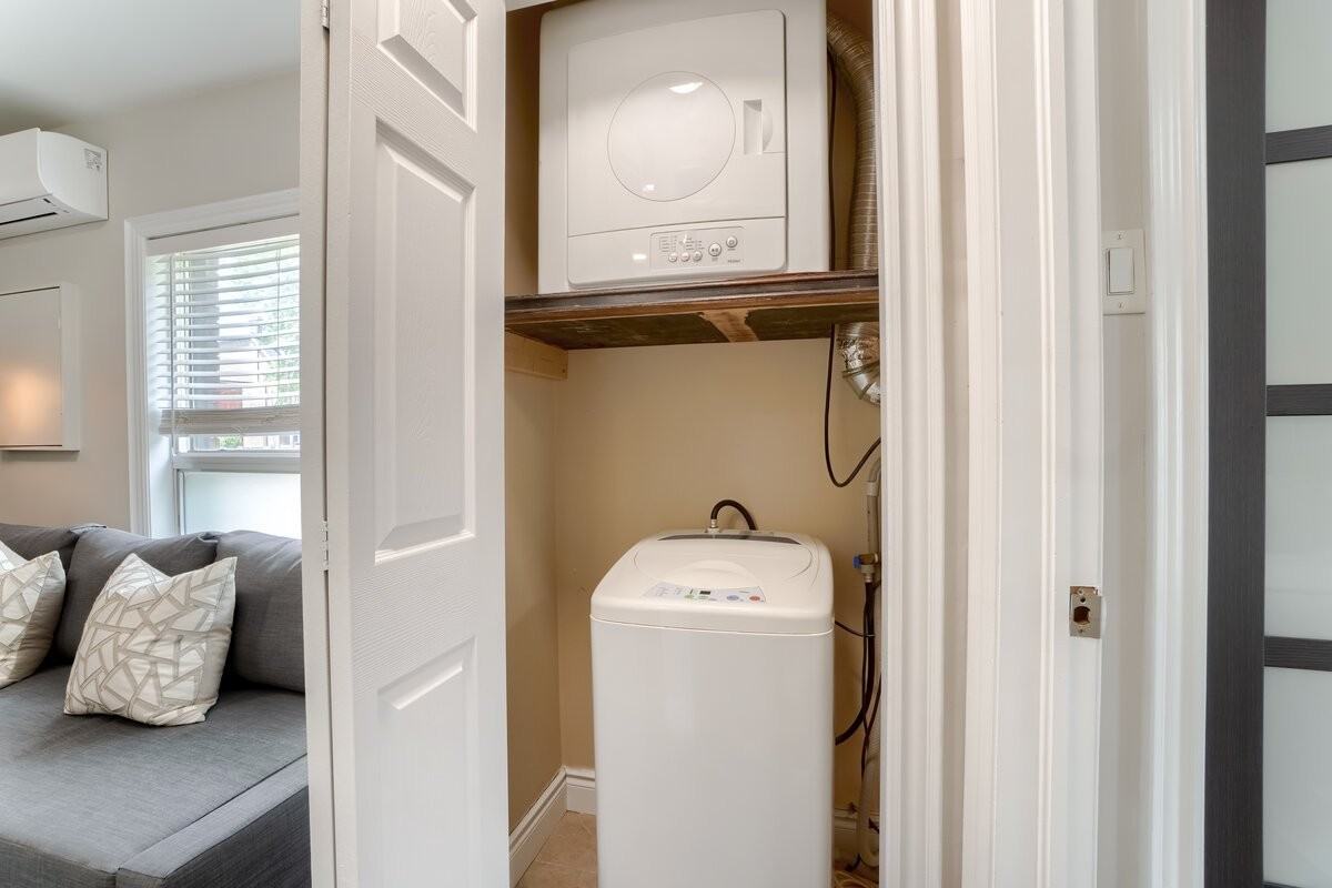 655 Coxwell Ave - Photo 7 of 11