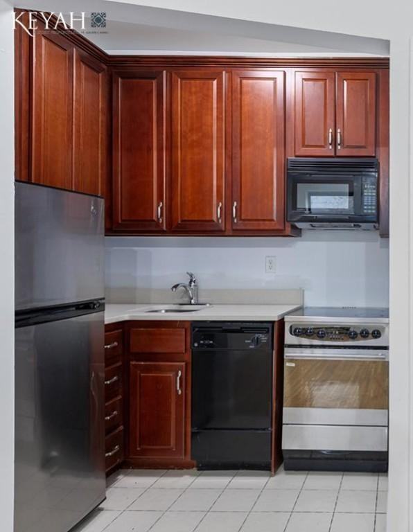 460 W 50th St - Photo 3 of 10