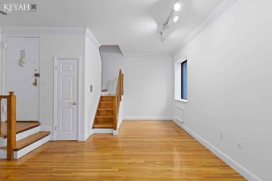 460 W 50th St - Photo 5 of 10