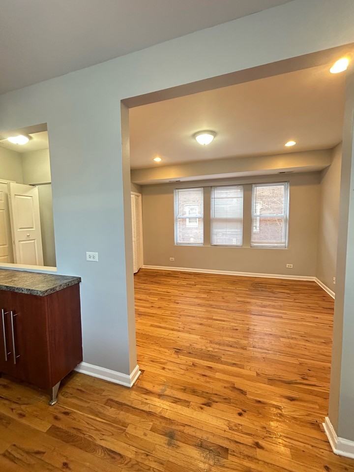 9118-9124 South Dauphin Avenue - Photo 5 of 23