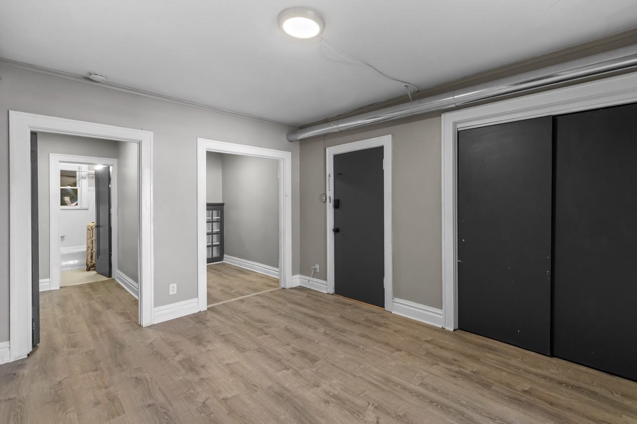 5618 South Grand Boulevard - Photo 2 of 32