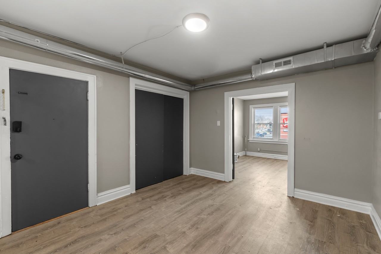 5618 South Grand Boulevard - Photo 3 of 32