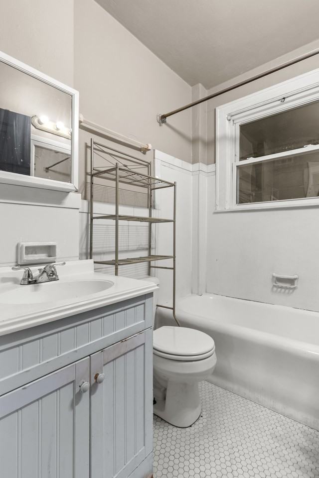 5618 South Grand Boulevard - Photo 2 of 17