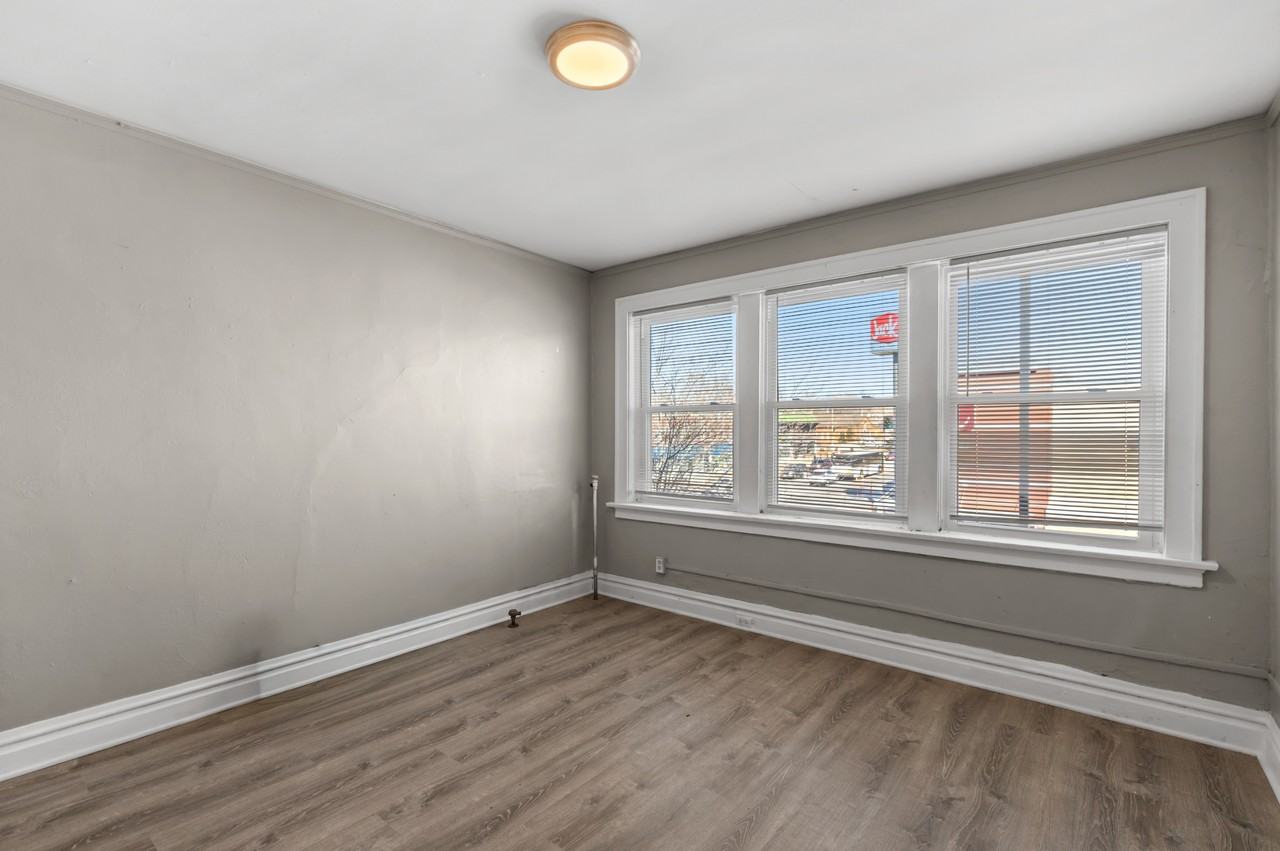 5618 South Grand Boulevard - Photo 7 of 17