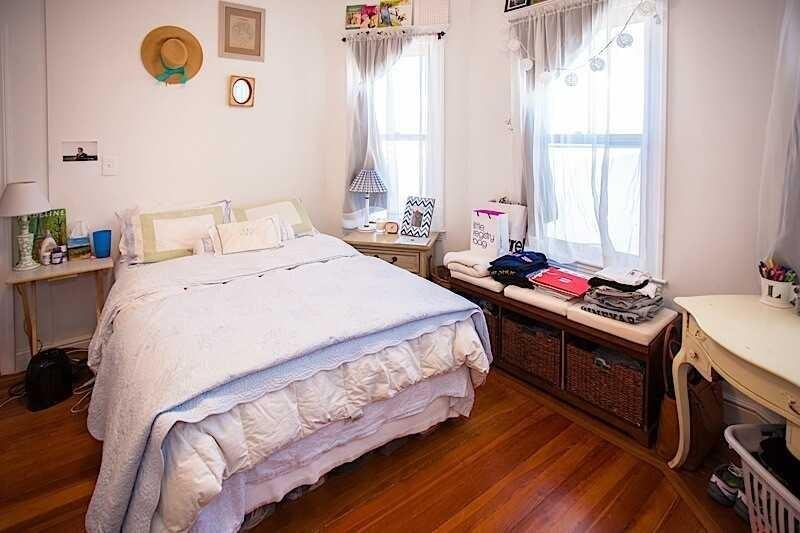 42 Hawthorne St - Photo 3 of 7