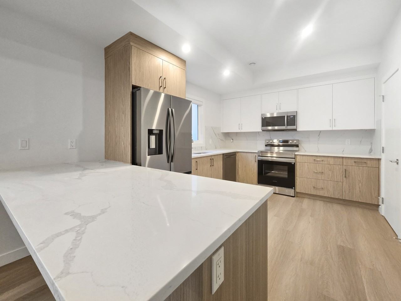 6123 33 Ave Nw #3 - Photo 4 of 21