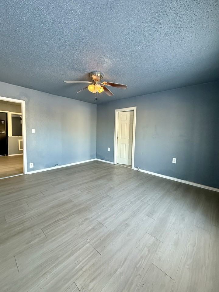 4907 37th St #1 - Photo 3 of 13