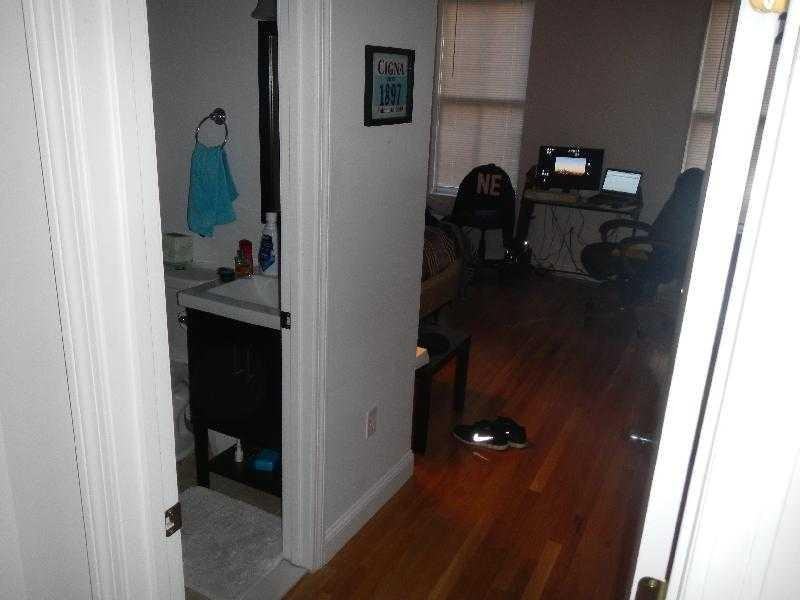 253 Northampton St - Photo 3 of 10