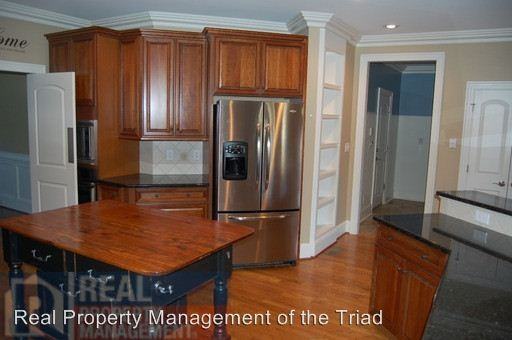 7465 Henson Forest Dr - Photo 2 of 32