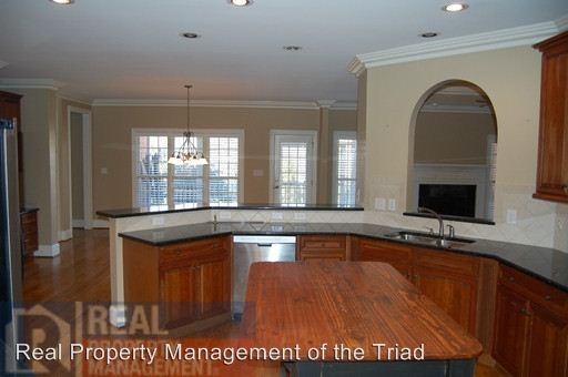 7465 Henson Forest Dr - Photo 3 of 32