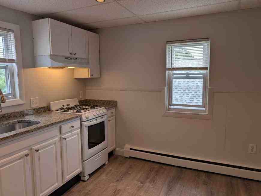 82 Florence St - Photo 3 of 9