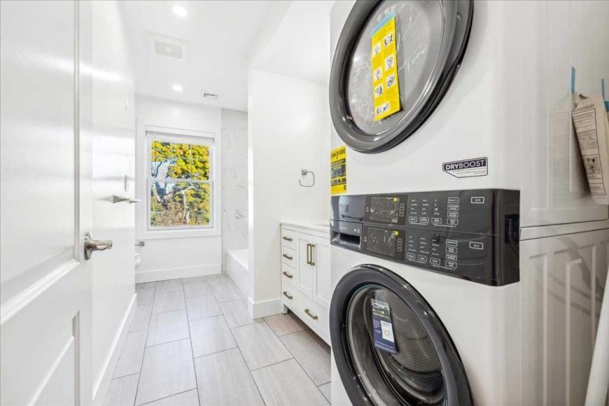 58 Central St - Photo 3 of 10