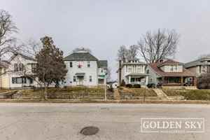 featured image of 230 Kinsey St