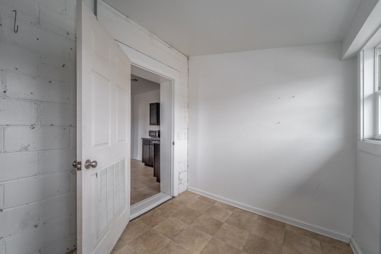 100 East Main Street - Photo 4 of 10