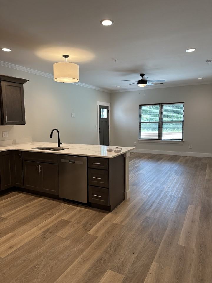 249 North Carter Street - Photo 4 of 21