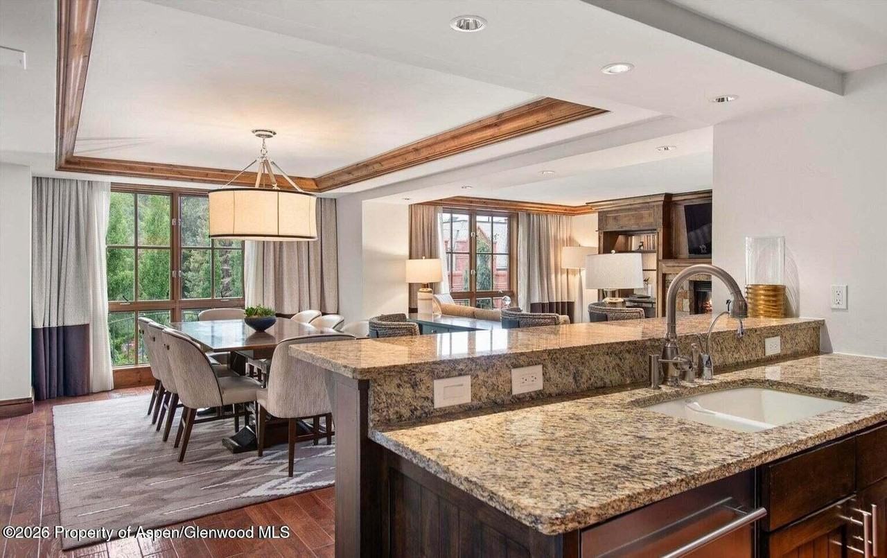 315 E Dean St Unit Feb7-14 - Photo 4 of 6