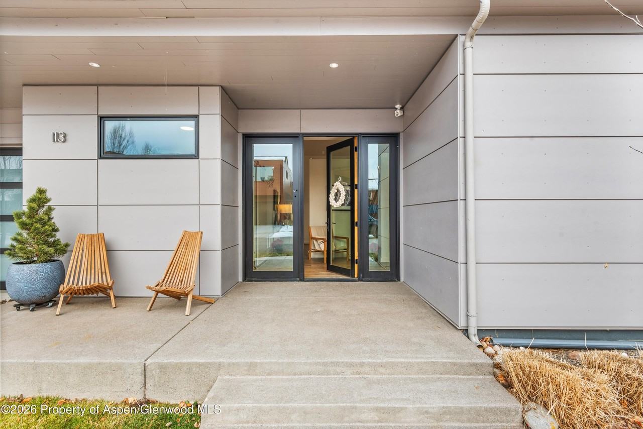 113 Valley Ct - Photo 3 of 33